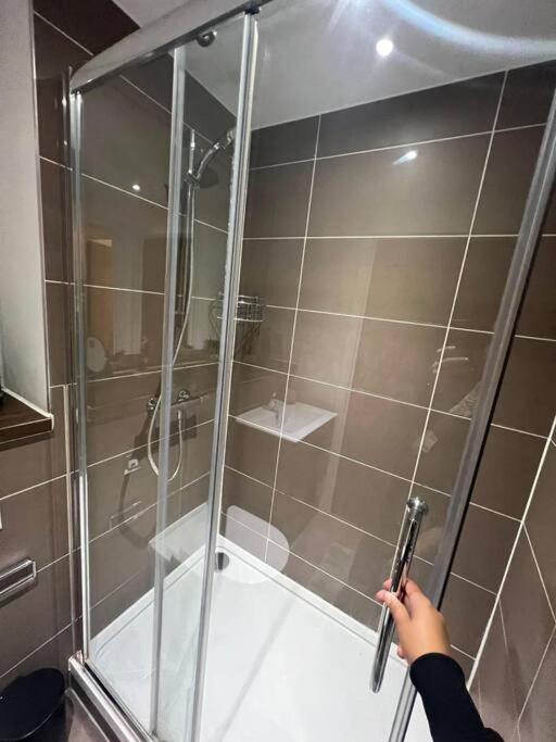 Appartement Lovely Sleep 8 Flat 20 Mins Bp153
