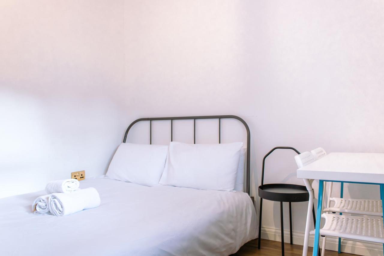 Apartamento 4 Bedroom Near Centre 2-min Walk To Metro !! Business & Family Friendly!!