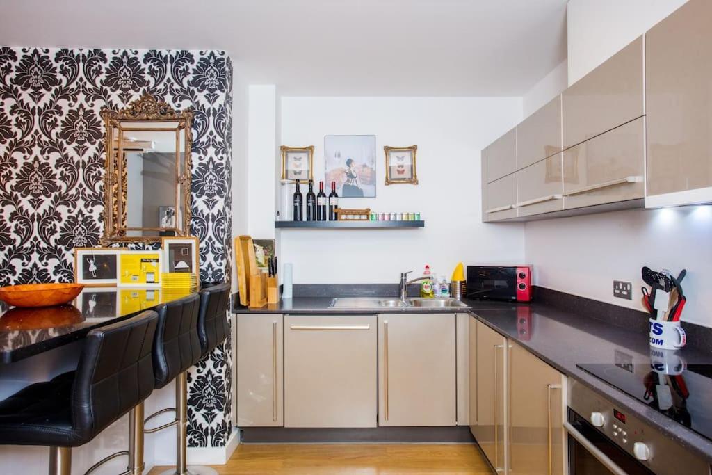 Unique & Welcoming 2bd Flat In Limehouse Apartamento *