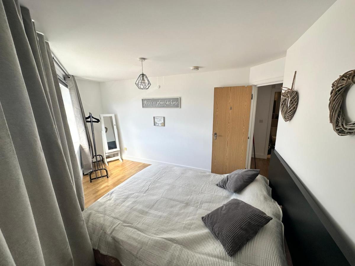 2 Bedroom Flat 1 Stop From Bridge Londres