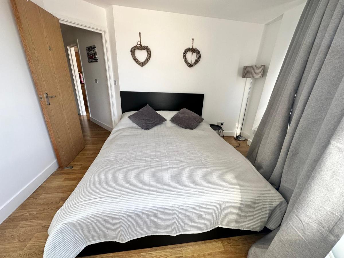 2 Bedroom Flat 1 Stop From Bridge Apartamento Londres