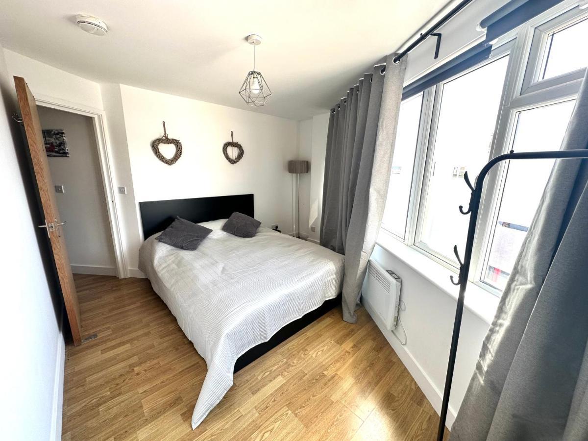 2 Bedroom Flat 1 Stop From Bridge Londres