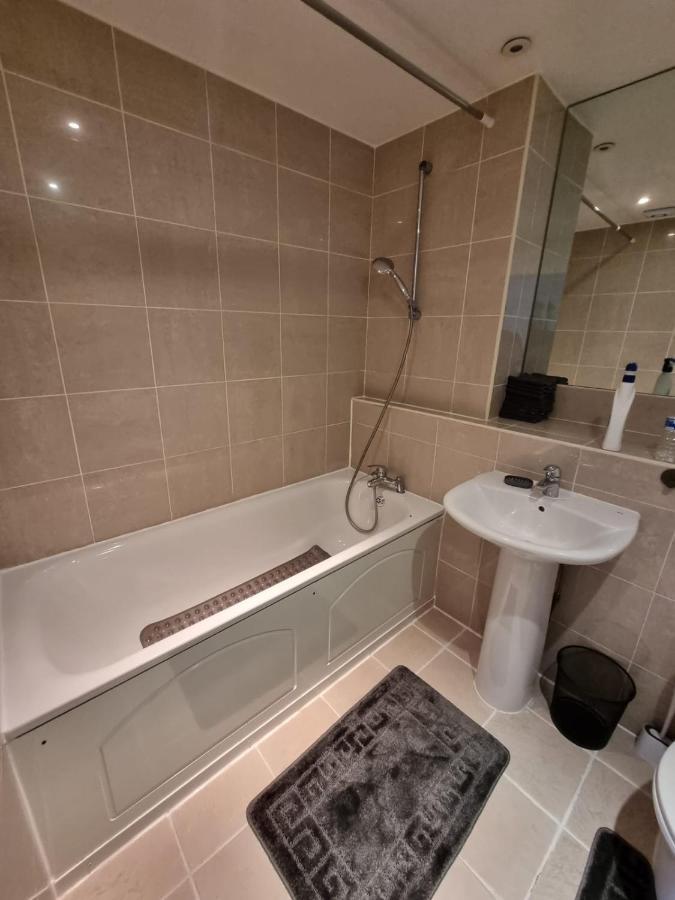 2 Bedroom Flat 1 Stop From Bridge Apartamento *