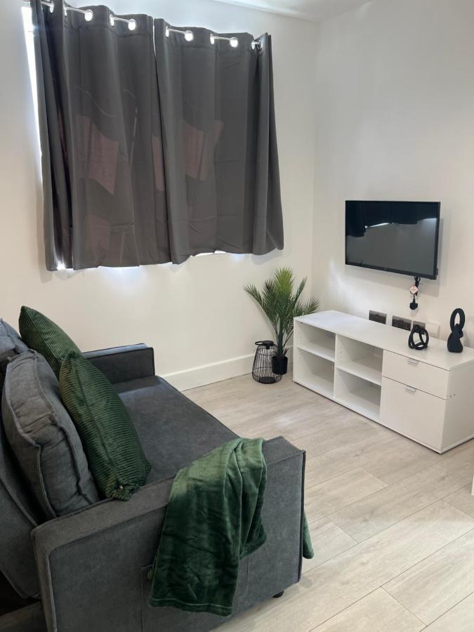 2 Bedroom Flat * Londen