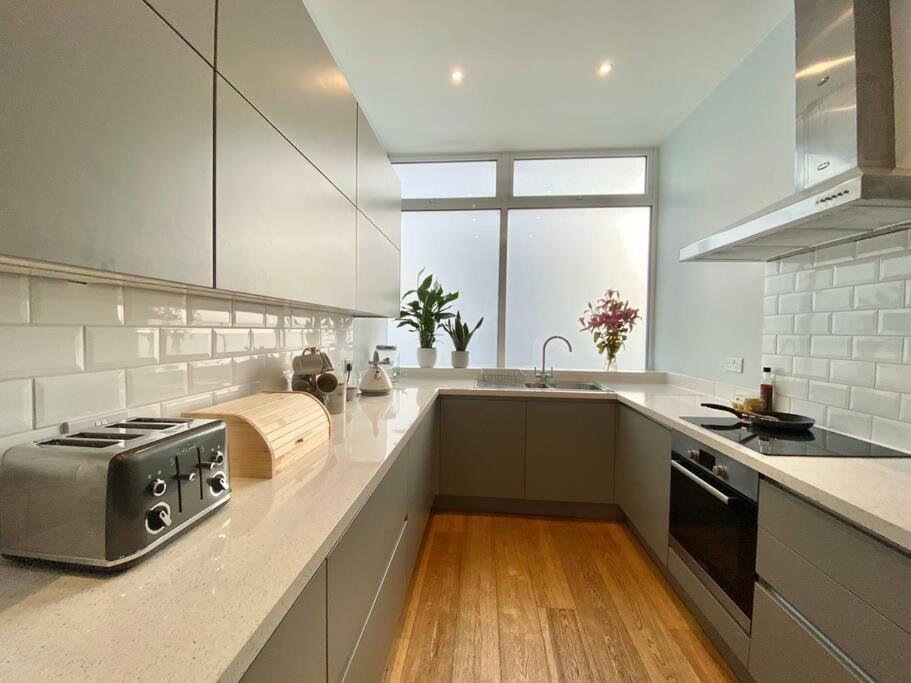 2bdr Modern In Hammersmith West Londres