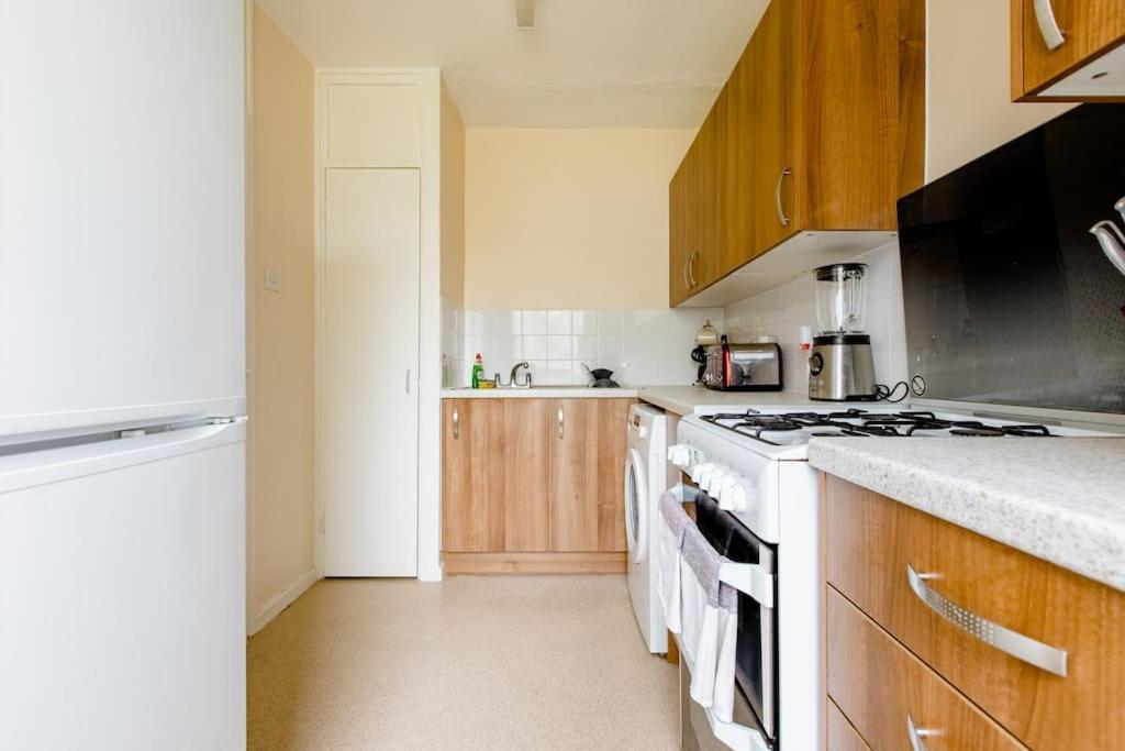One Bed - 25 Mins From Bridge Apartamento