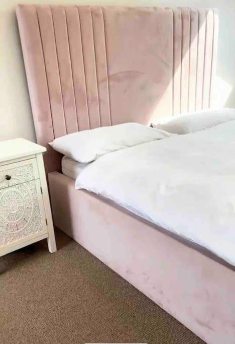 Hébergement de vacances Whole House, Ensuite & Garden, 3 Bedrooms