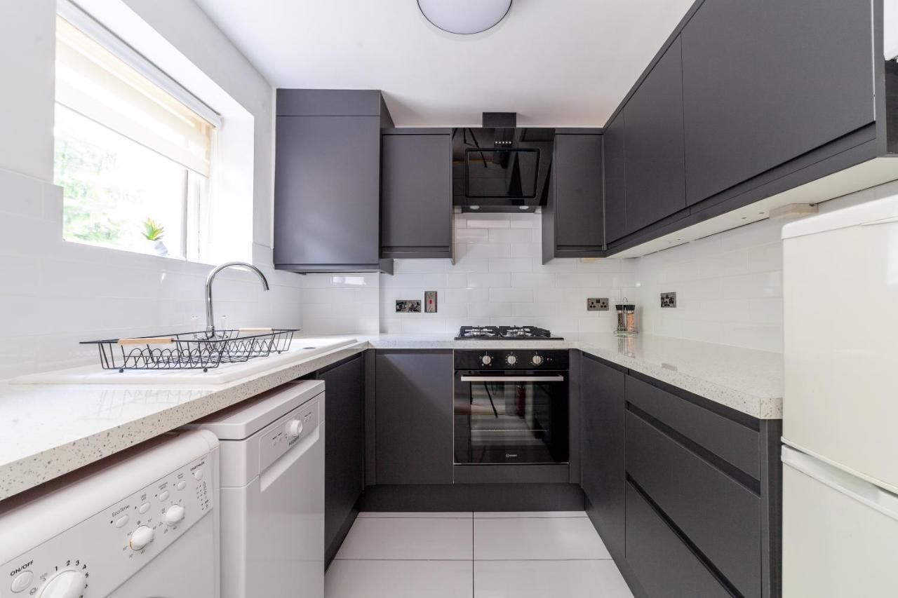 Newly Refurbished 2br Flat Near Excel Centre * London