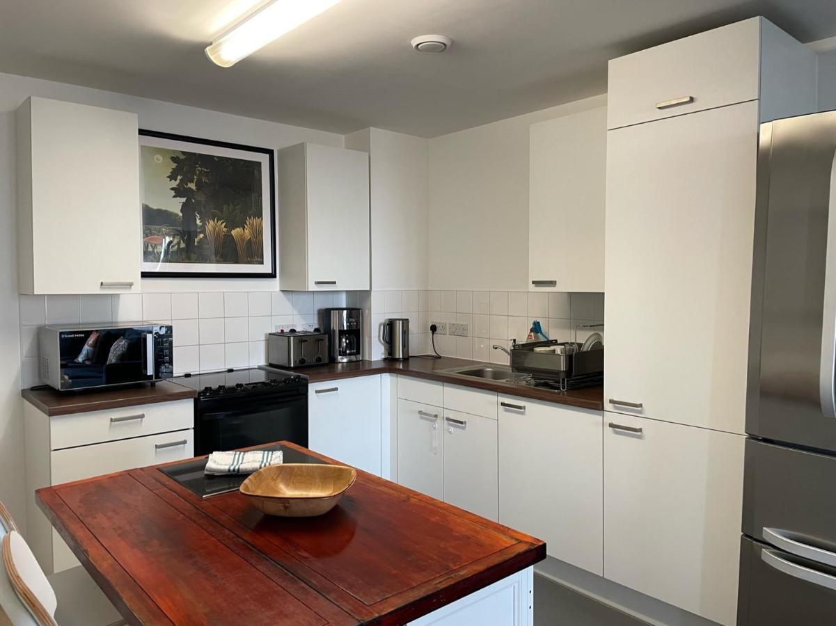 Spacious Flat In Manor House, * Londres