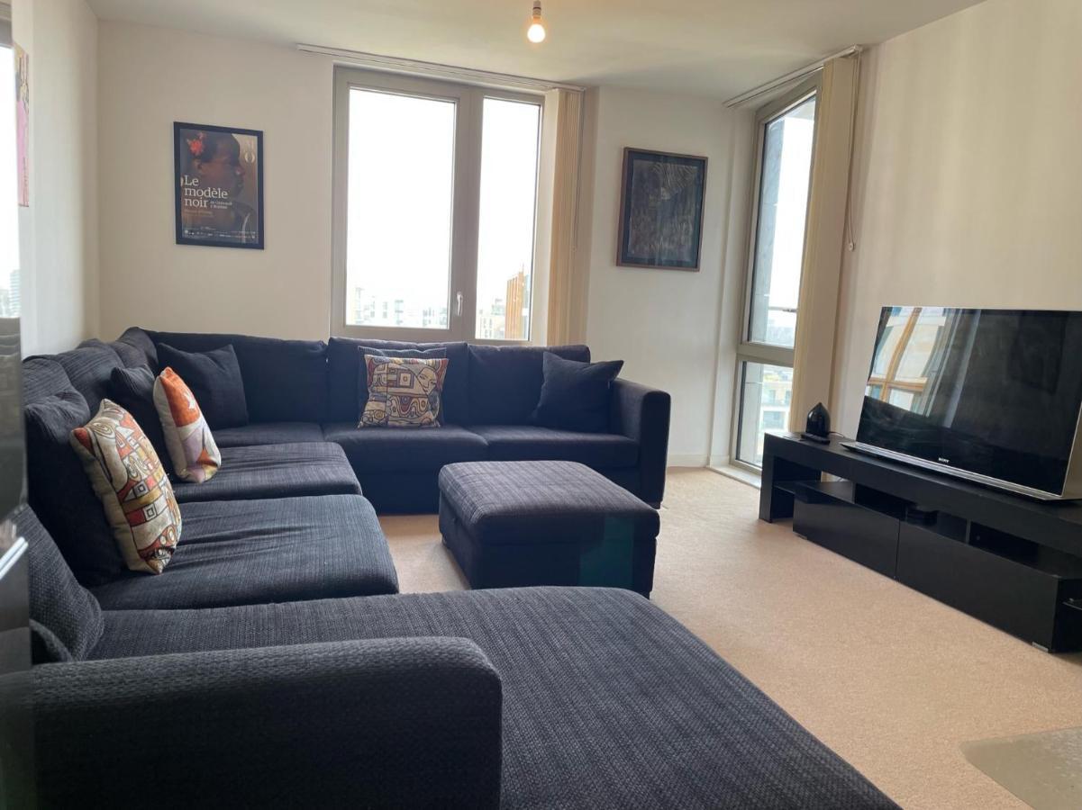 Spacious Flat In Manor House, Londres