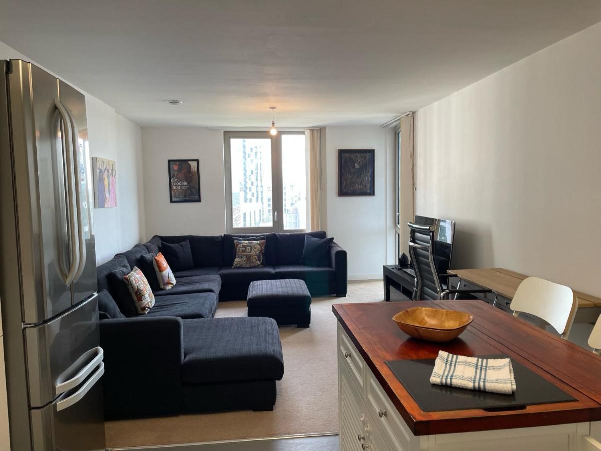 Spacious Flat In Manor House, *