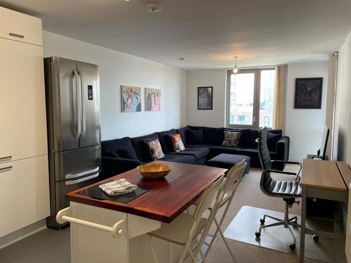 Spacious Flat In Manor House, * Londres