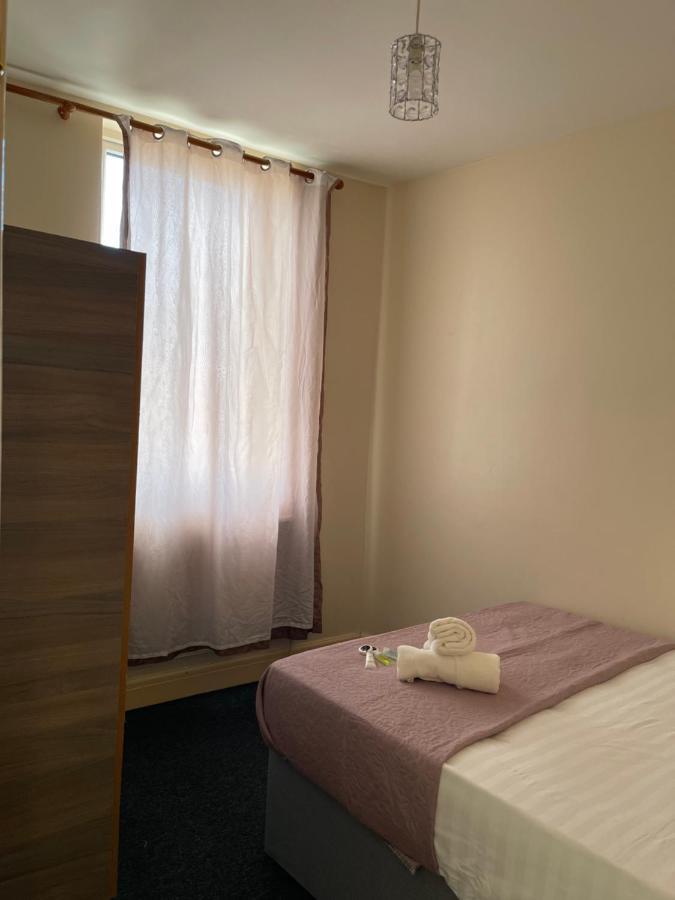 Ensuite Family In Stratford Guest house *
