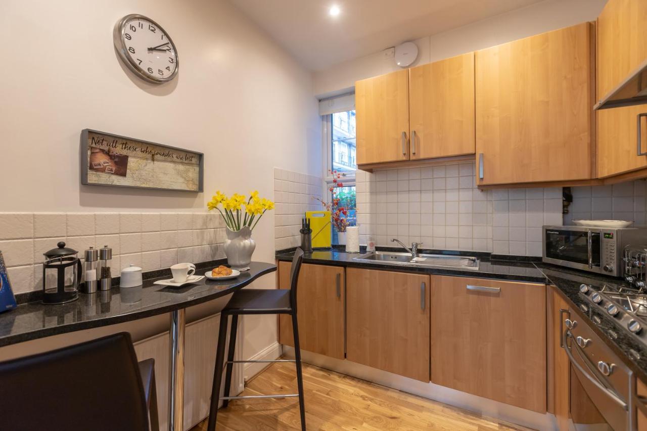 The Wanderlust - 1 Bedroom L Sleeps 4 With Sofa Bed L Prime Location Free Wifi L Perfect For Business & Leisure Travelers L 15percent Off Weekly & 20percent Off Monthly Stays!