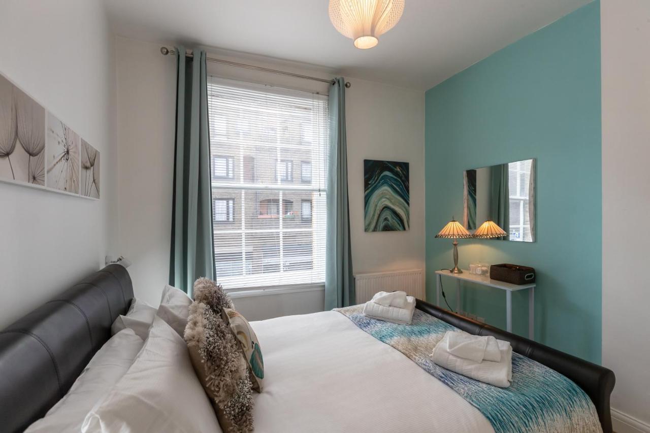 The Wanderlust - 1 Bedroom L Sleeps 4 With Sofa Bed L Prime Location Free Wifi L Perfect For Business & Leisure Travelers L 15percent Off Weekly & 20percent Off Monthly Stays! Apartment