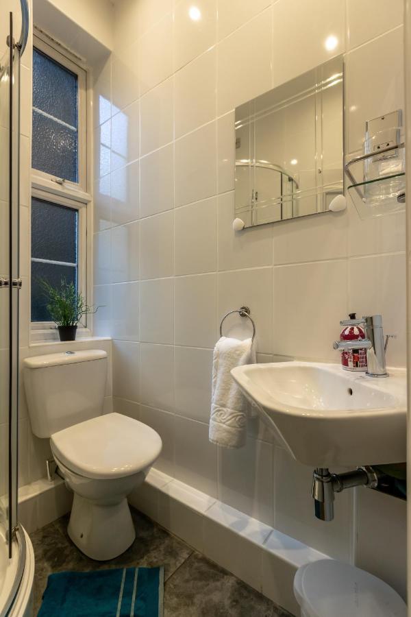 The Wanderlust - 1 Bedroom L Sleeps 4 With Sofa Bed L Prime Location Free Wifi L Perfect For Business & Leisure Travelers L 15percent Off Weekly & 20percent Off Monthly Stays! Apartment London