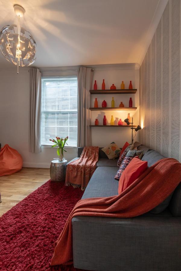 The Wanderlust - 1 Bedroom L Sleeps 4 With Sofa Bed L Prime Location Free Wifi L Perfect For Business & Leisure Travelers L 15percent Off Weekly & 20percent Off Monthly Stays! Apartment *