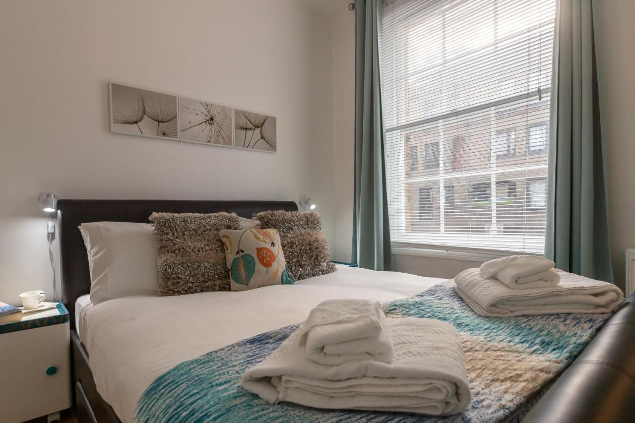 The Wanderlust - 1 Bedroom L Sleeps 4 With Sofa Bed L Prime Location Free Wifi L Perfect For Business & Leisure Travelers L 15percent Off Weekly & 20percent Off Monthly Stays!