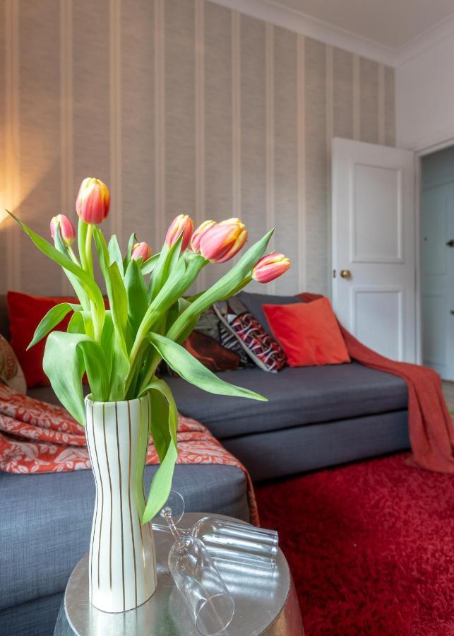 The Wanderlust - 1 Bedroom L Sleeps 4 With Sofa Bed L Prime Location Free Wifi L Perfect For Business & Leisure Travelers L 15percent Off Weekly & 20percent Off Monthly Stays! Apartment