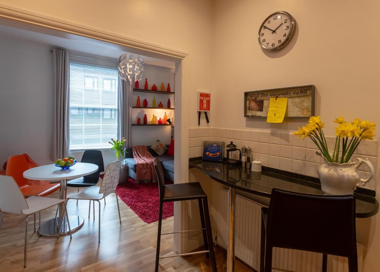 The Wanderlust - 1 Bedroom L Sleeps 4 With Sofa Bed L Prime Location Free Wifi L Perfect For Business & Leisure Travelers L 15percent Off Weekly & 20percent Off Monthly Stays! * London