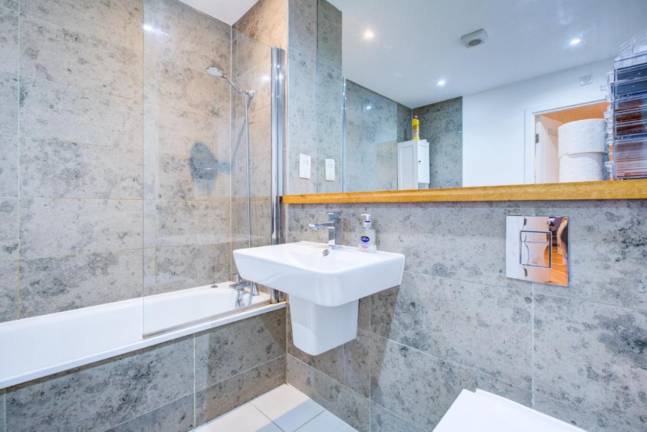 2 Bedroom Spacious In The Heart Fulham Appartement Londen