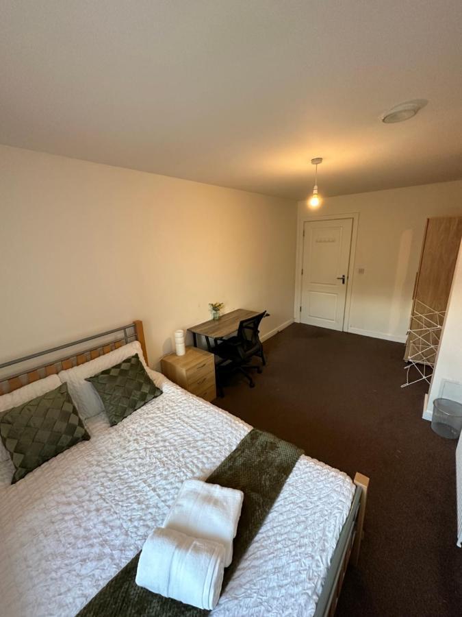 New Build 2 Bedroom With 2 Bath In Londres
