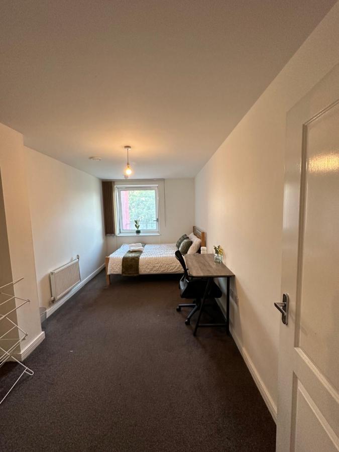 New Build 2 Bedroom With 2 Bath In Londres