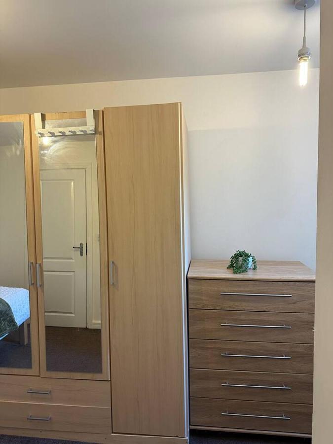 New Build 2 Bedroom With 2 Bath In Londres