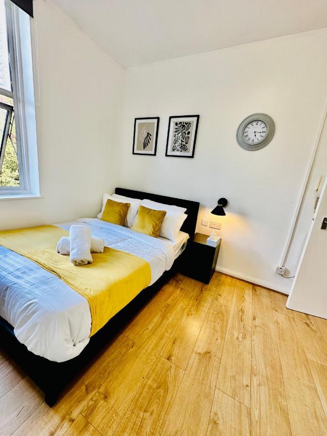 Apartamento Private Studio Flat In *