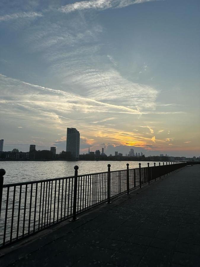 Riverside Docklands E14 * Londres