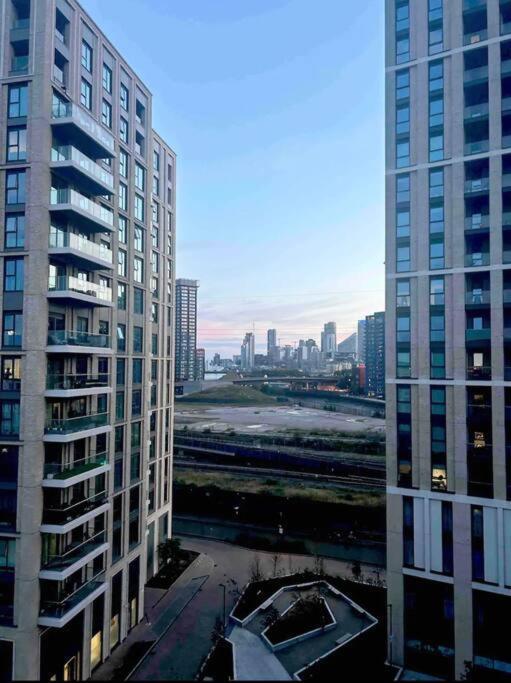 Apartamento 2 Bed Close To Station With Parking Londres