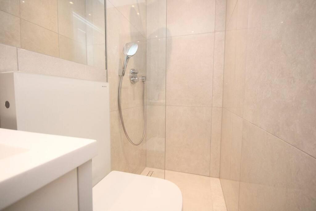 Lovely Flat In Baker Street * London