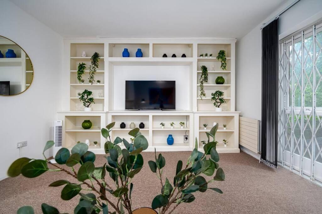 Guestready - Natural Essence In * London