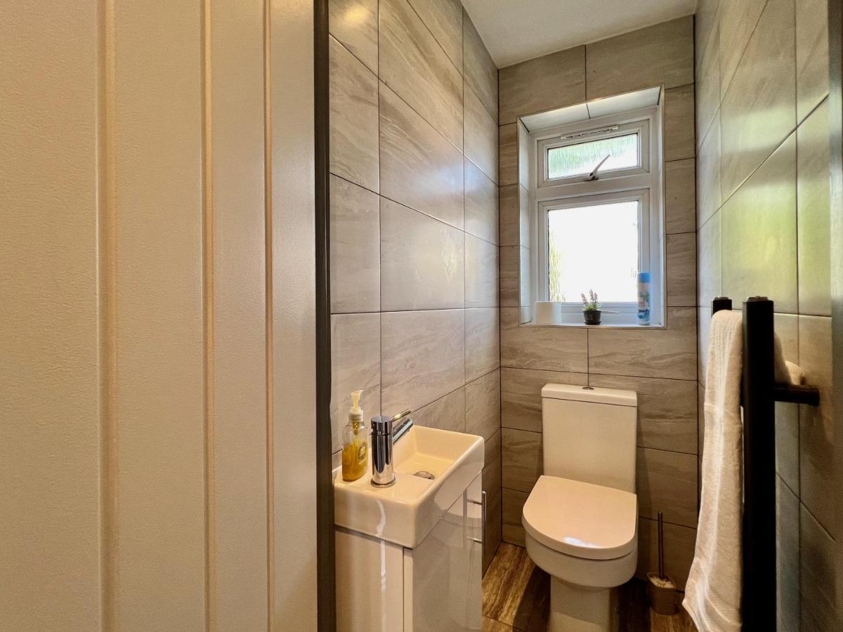 Clarence House 3 Bedrooms 8min To Station E17 North East Сasa de vacaciones *