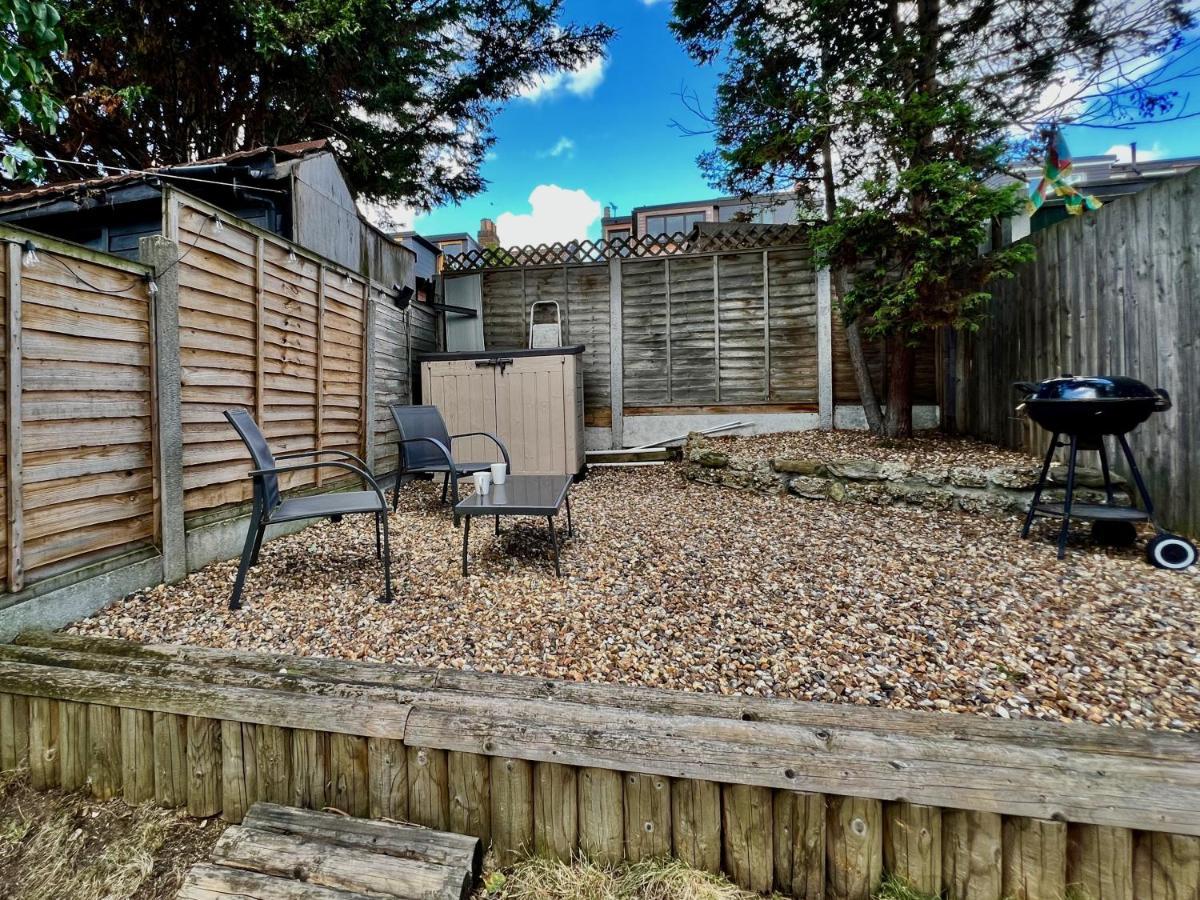 Сasa de vacaciones Clarence House 3 Bedrooms 8min To Station E17 North East