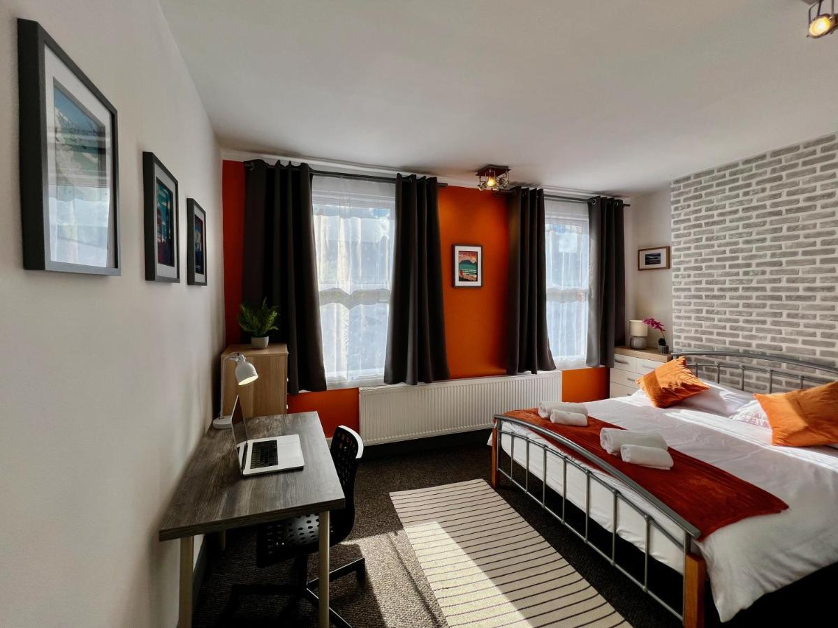 Clarence House 3 Bedrooms 8min To Station E17 North East Сasa de vacaciones