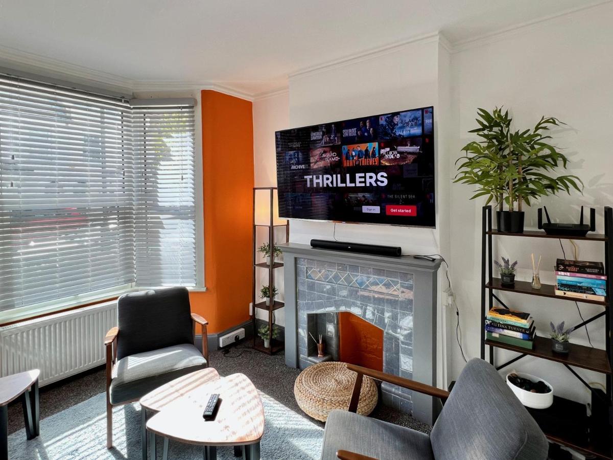 Clarence House 3 Bedrooms 8min To Station E17 North East Сasa de vacaciones *