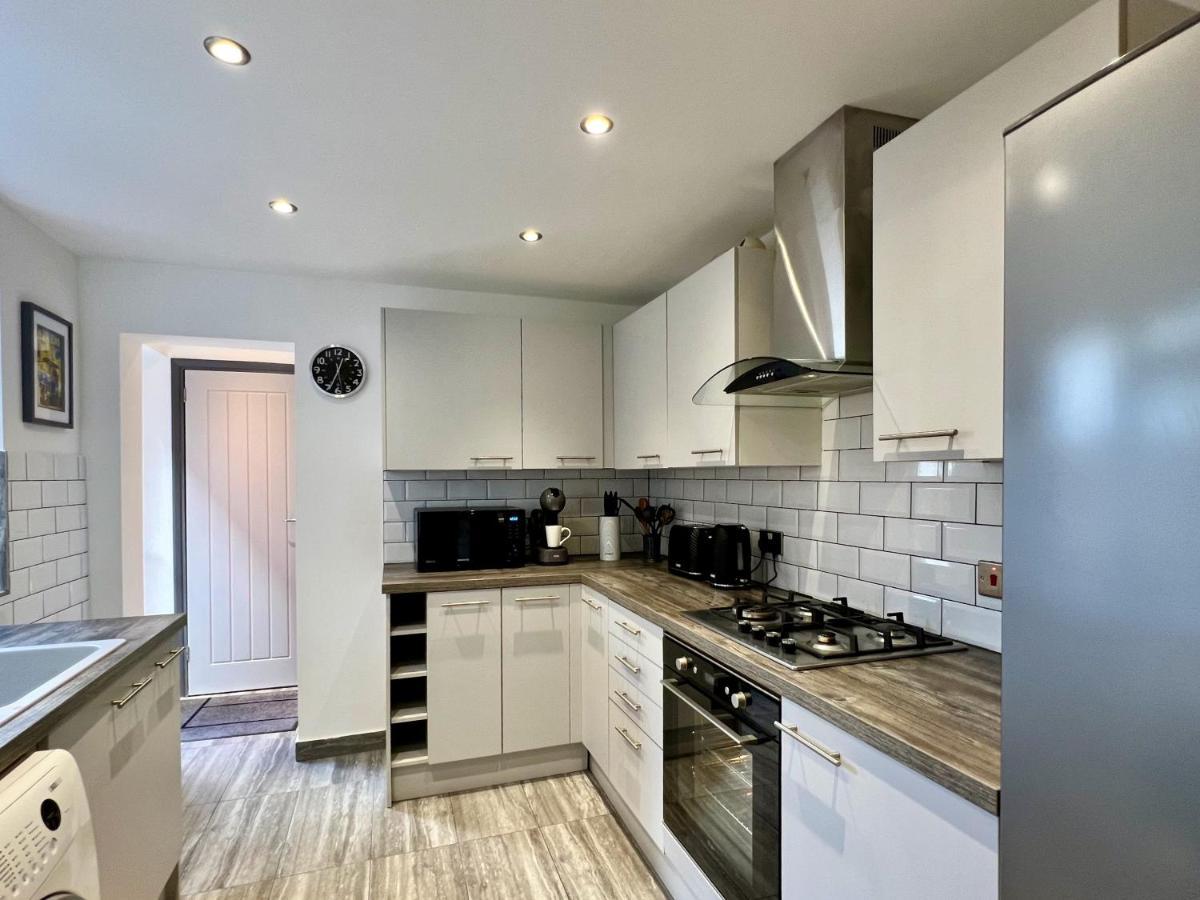 Clarence House 3 Bedrooms 8min To Station E17 North East Сasa de vacaciones Londres