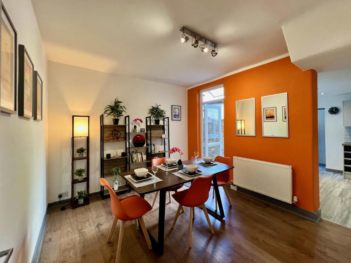 Clarence House 3 Bedrooms 8min To Station E17 North East Сasa de vacaciones