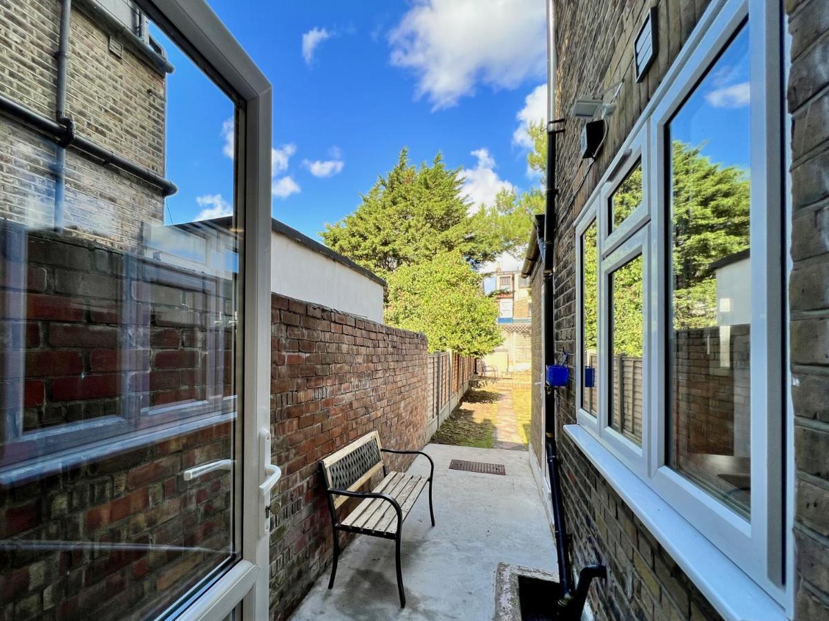 Clarence House 3 Bedrooms 8min To Station E17 North East Сasa de vacaciones *