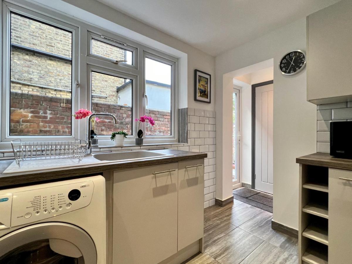 Сasa de vacaciones Clarence House 3 Bedrooms 8min To Station E17 North East
