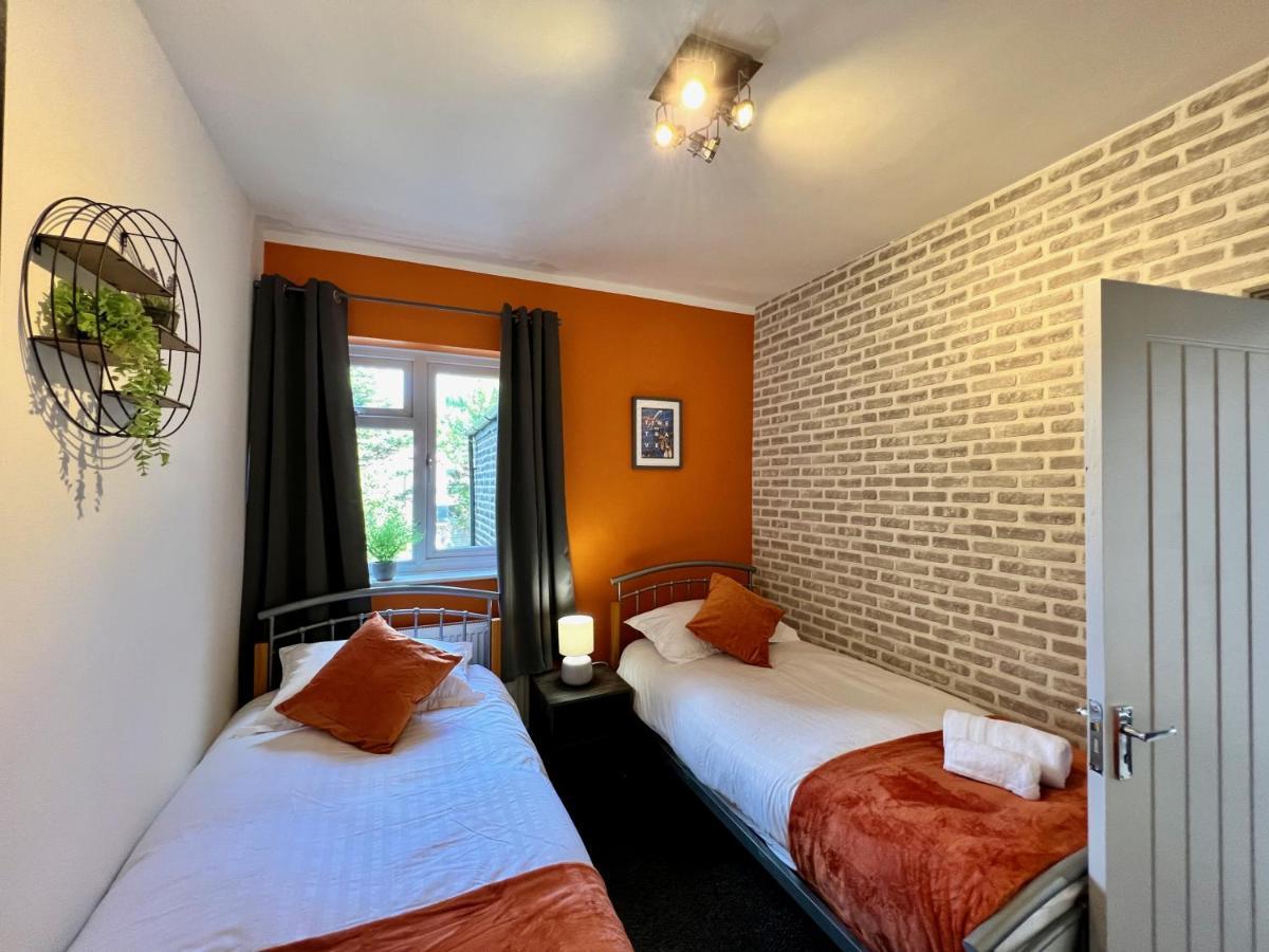 Clarence House 3 Bedrooms 8min To Station E17 North East * Londres