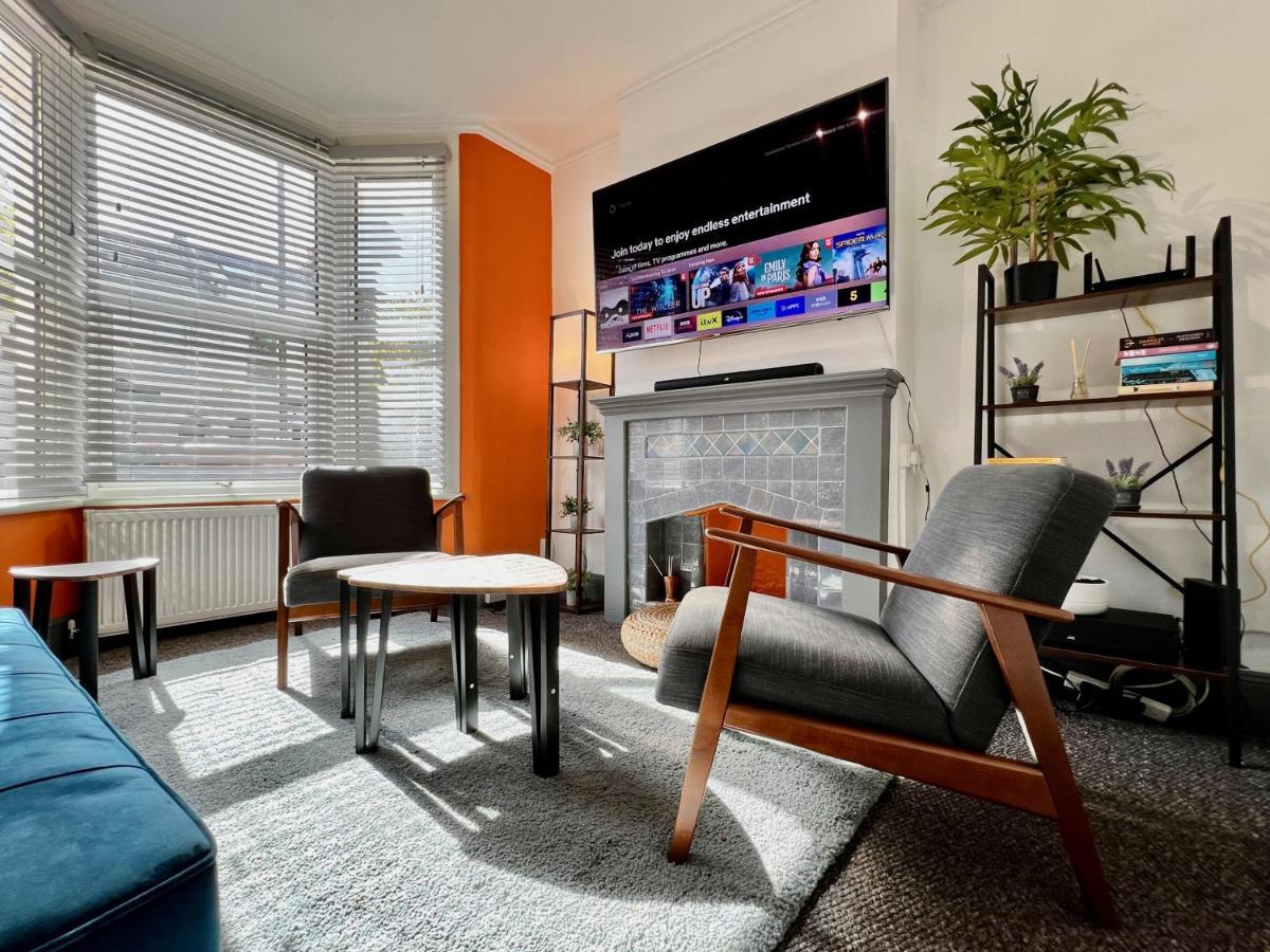 Сasa de vacaciones Clarence House 3 Bedrooms 8min To Station E17 North East *