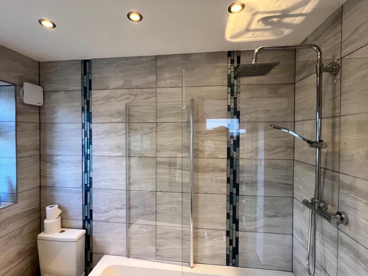 Clarence House 3 Bedrooms 8min To Station E17 North East Сasa de vacaciones *