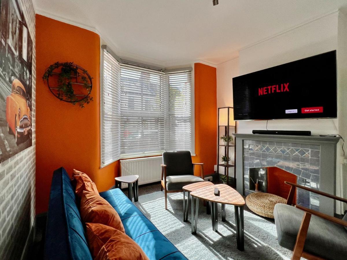 Сasa de vacaciones Clarence House 3 Bedrooms 8min To Station E17 North East