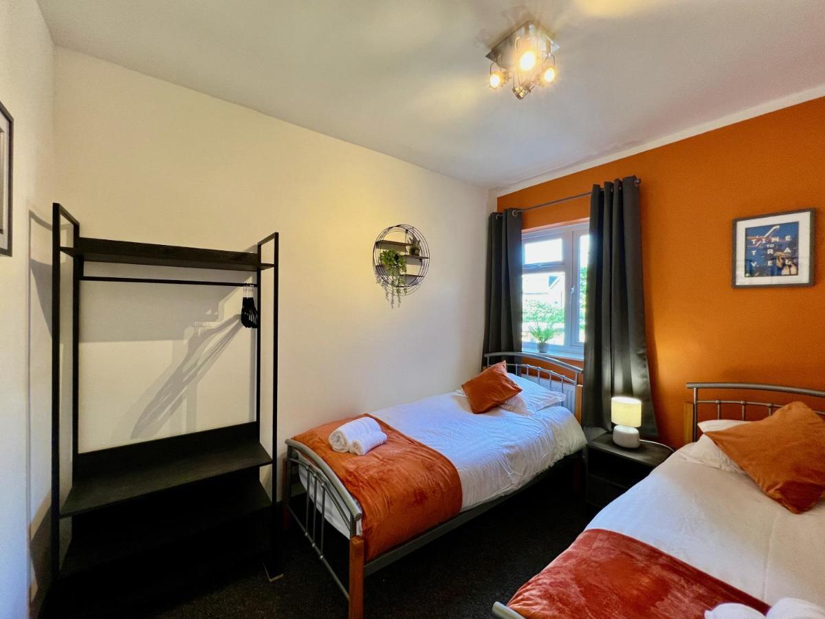 Сasa de vacaciones Clarence House 3 Bedrooms 8min To Station E17 North East