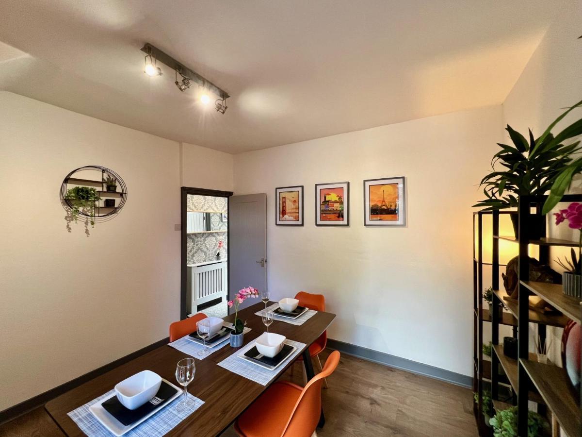 Сasa de vacaciones Clarence House 3 Bedrooms 8min To Station E17 North East Londres