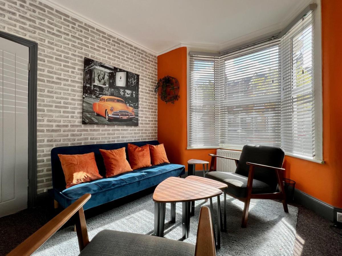Сasa de vacaciones Clarence House 3 Bedrooms 8min To Station E17 North East