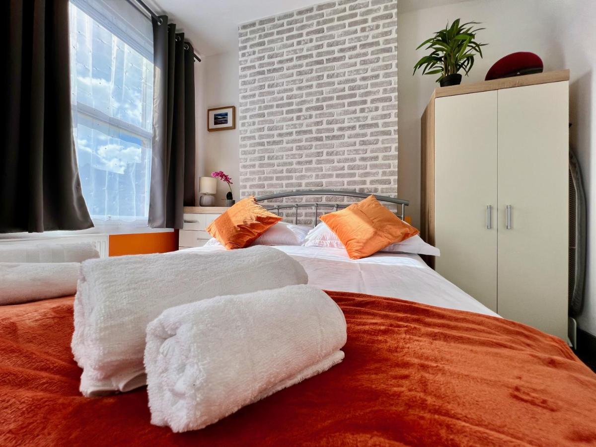 Clarence House 3 Bedrooms 8min To Station E17 North East * Londres