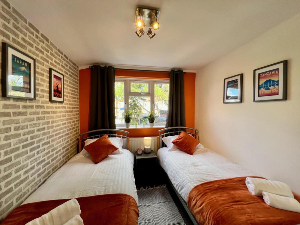Clarence House 3 Bedrooms 8min To Station E17 North East Сasa de vacaciones Londres